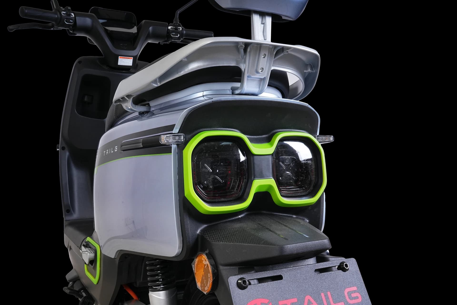 F52 detail 4
